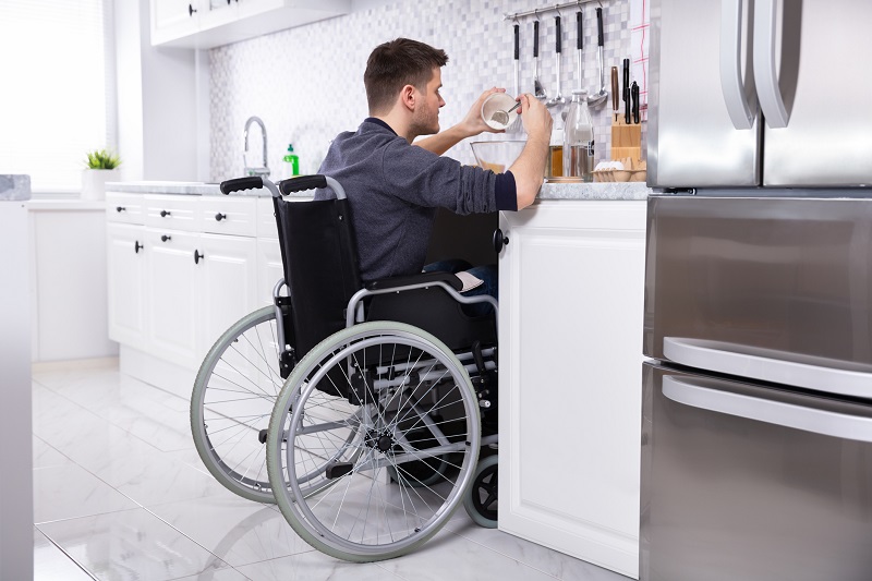 niepełnosprawny w kuchni